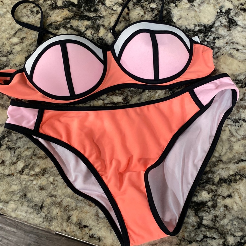 Peddney size large bikini swimsuit. Ordered from Amazon. NWT! Coral black pink